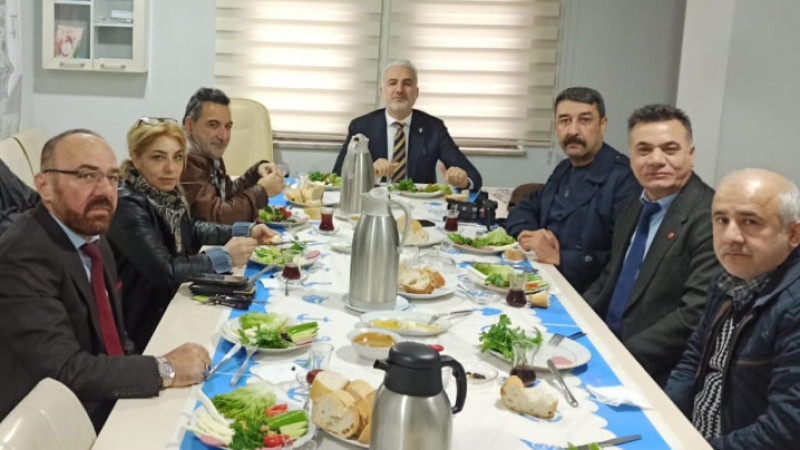 Zeytinburnu'nda  Gazeteciler Günü'nü Sadece Yeniden Refah Partisi Hatırladı!