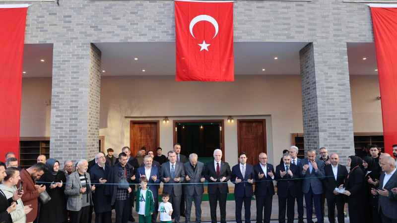 Vali Davut Gül  Konyalı Hacı Veyiszade Camii'nin Açılışına Katıldı