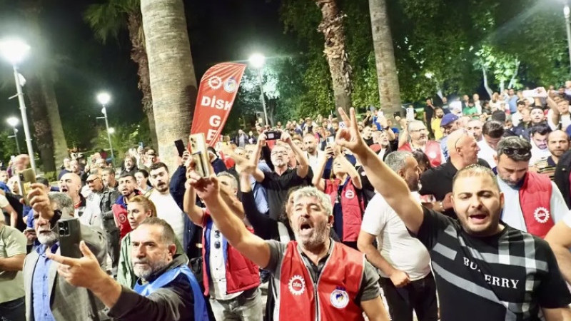 İzmir Büyükşehir Belediyesi'nde 23 Bin İşçi Greve Gitti!