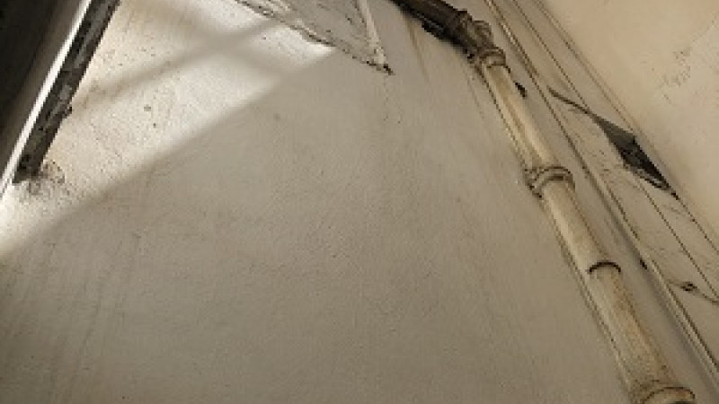 İstanbul Sancaktepe’de Kaza: Yokuşta Kayan Cip Apartman Boşluğuna Düştü