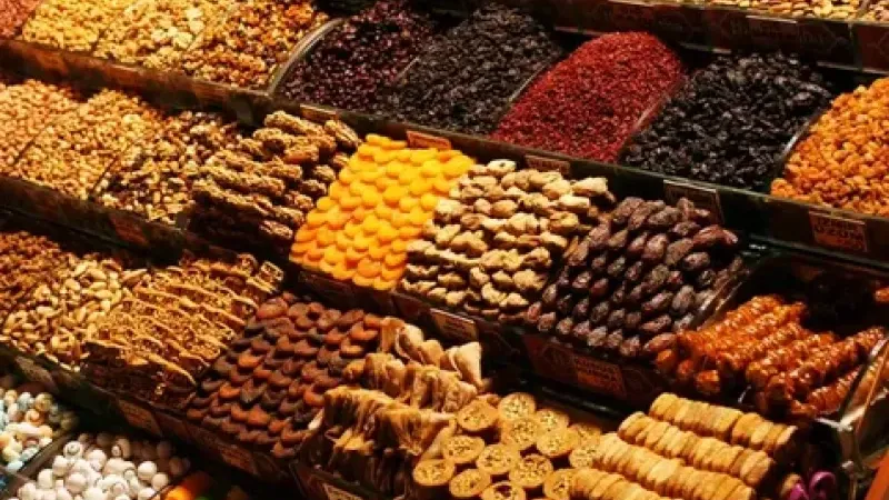 Adana’da Ünlü Kuruyemiş Zincirine Böceklenmiş Ürün Baskını
