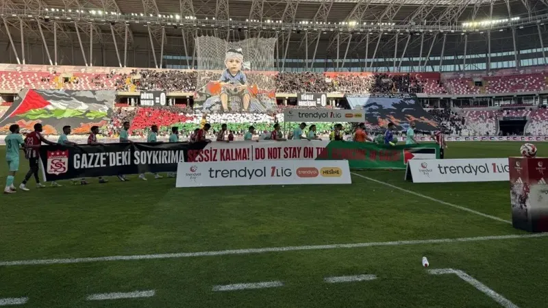 Sivasspor Tribünlerinden Gazze’ye Vicdanlı Mesaj: “Dünya: 0 - Vicdan: 0”