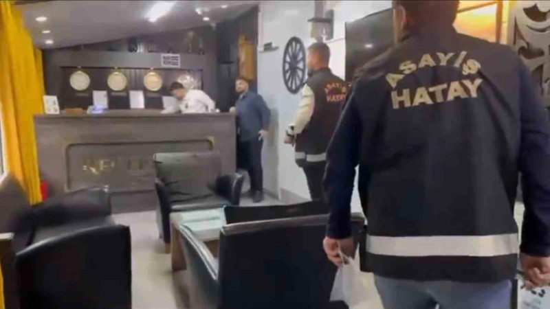 İskenderun’da Günübirlik Apartlara Denetim: 10 Adrese Baskın, 57 Kişi Sorgulandı