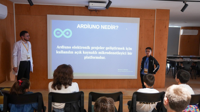 GELECEĞİ KODLAYAN DİJİTAL EĞİTİM DEVAM EDİYOR