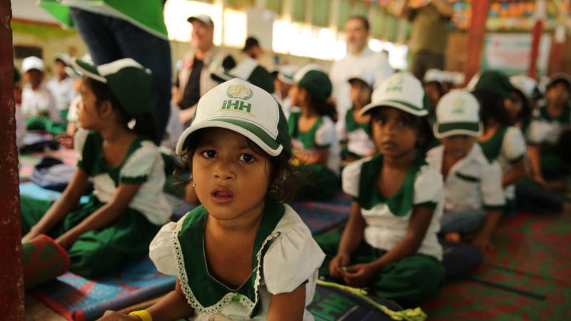 Türkiye’den Arakanlı mültecilere yönelik yardımlar devam ediyor