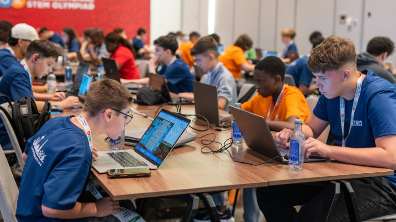 Türk öğrenciler Almanya’daki AI Prompt Lab’de göğsümüzü kabarttı: İki altın bir gümüş madalya