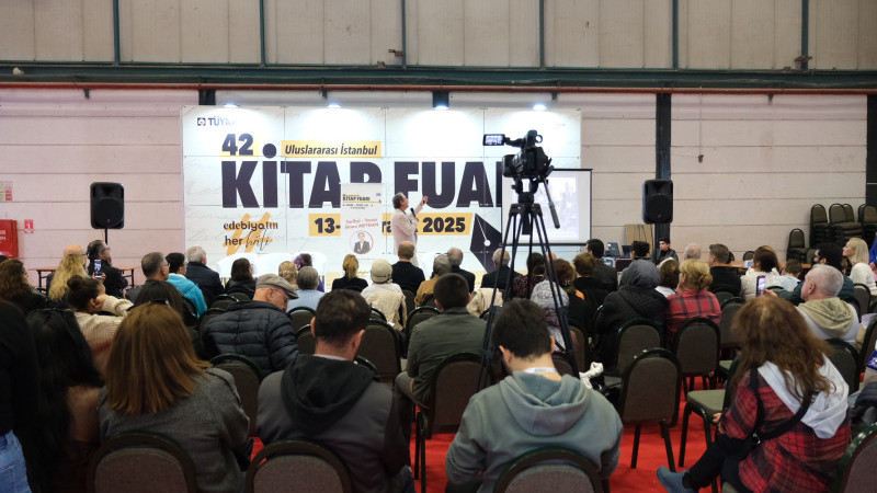 TÜYAP Kitap Fuarı’nda Sinan Meydan ve tarih tutkunları bir araya geldi