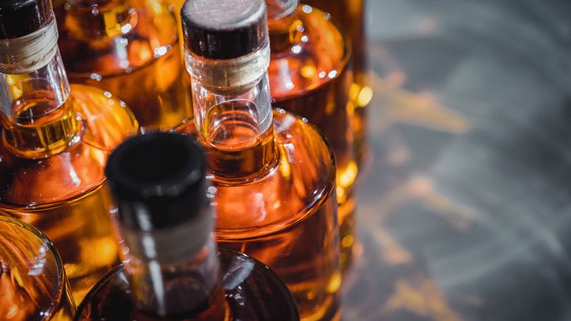 Yılbaşı öncesi sahte içki uyarısı: Barkodlar 860 ile başlamalı