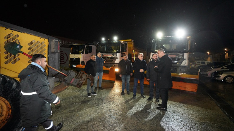 BEYLİKDÜZÜ’NDE KAR MESAİSİ 7/24 SÜRÜYOR