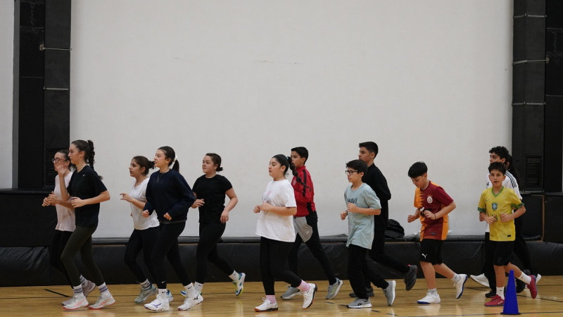 BEYLİKDÜZÜ BELEDİYESİ'NDEN GENÇLERE ÜCRETSİZ SPOR DESTEĞİ