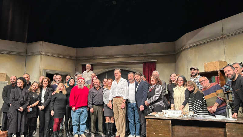 DEVLET TİYATROSU’NUN UNUTULMAZ OYUNU PROFESYONEL SON KEZ SAHNEDEYDİ