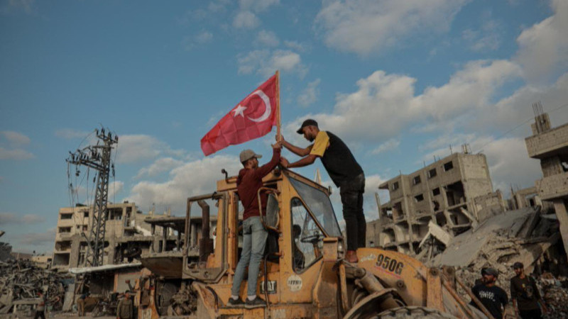 Sınır hattında Türk bayrağına saldırı: 35 şüpheli tutuklandı
