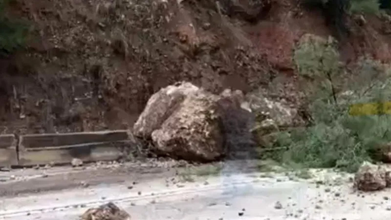 Ordu’da heyelan paniği: İstinat duvarı yıkıldı, yol ulaşıma kapatıldı