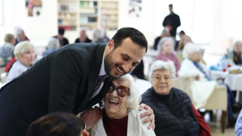 Huzurevinde Duygulandıran Buluşma: Erdoğan Sevgisi Dikkat Çekti