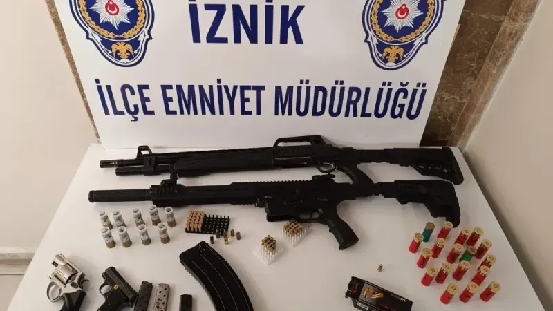Bursa’da 10 adrese eş zamanlı operasyon: Silah ve mühimmat ele geçirildi