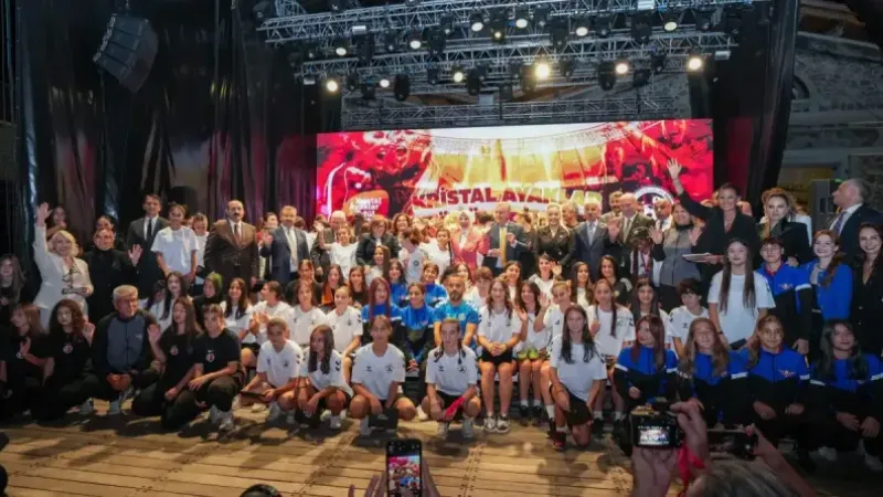 Fenerbahçe Arsavev Kadın Futbol Takımı’na Kristal Ayaklar’da üç ödül