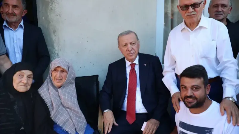 Erdoğan, Rize’de komşularıyla bir araya geldi