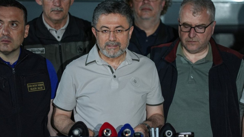 Bakan Yumaklı: Altı İlde Yangınlar Kontrol Altına Alındı, Karabük'teki Mücadele Sürüyor