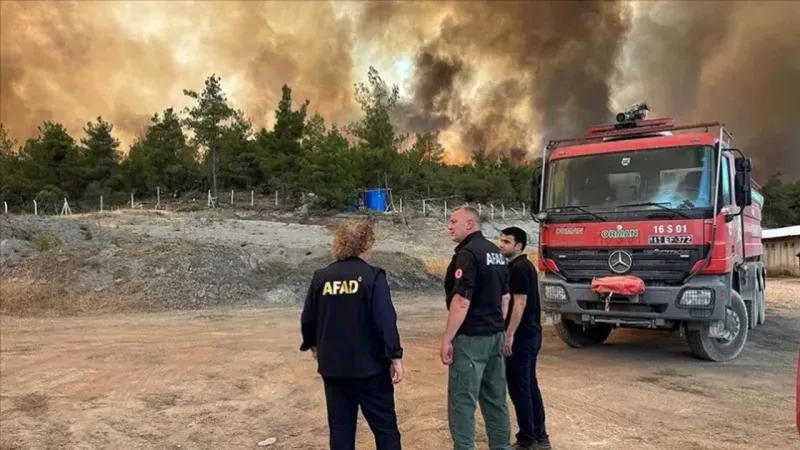 AFAD’dan Orman Yangınlarıyla Mücadeleye Açıklama: 10 İlde Tahliye, 5 Binden Fazla Personel Sahada