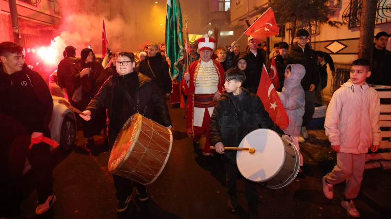 Bayrampaşa’da Ramazan fener alayı ve mehterle karşılandı