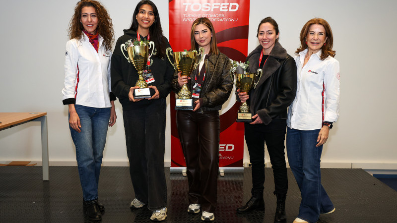 KADINLAR SLALOM'DA YARIŞTI!