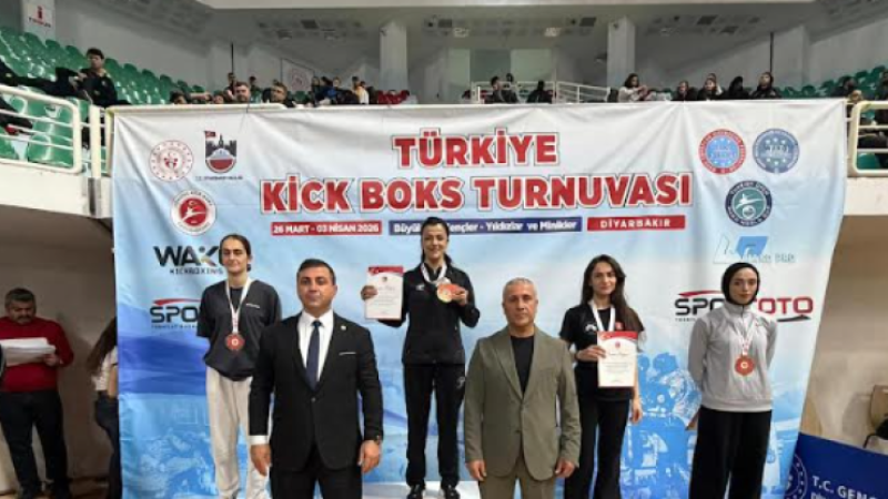 Bağcılar Belediyesi personeli, Kick Boks’ta Türkiye şampiyonu oldu