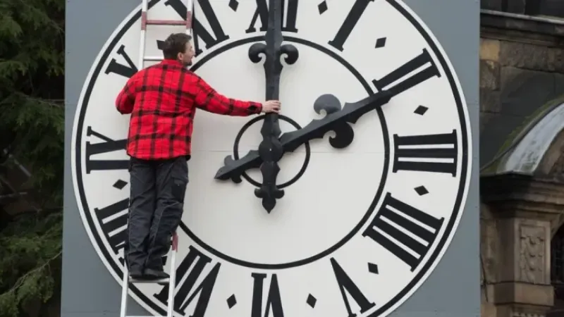 Avrupa yaz saatine geçiyor: Saatler bu pazar ileri alınacak