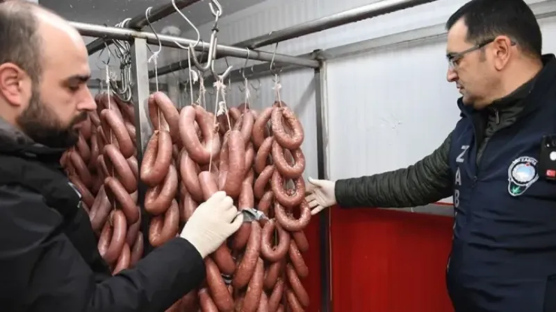 Bursa’da Denetim: Bozulmuş 700 Kilo Sucuk İmha Edildi