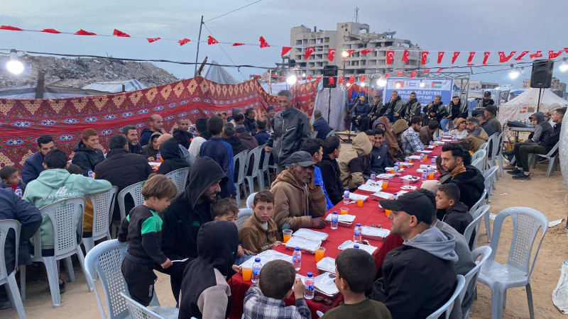 ESENLER’DEN GAZZE’YE 10 BİN KİŞİLİK İFTAR SOFRASI