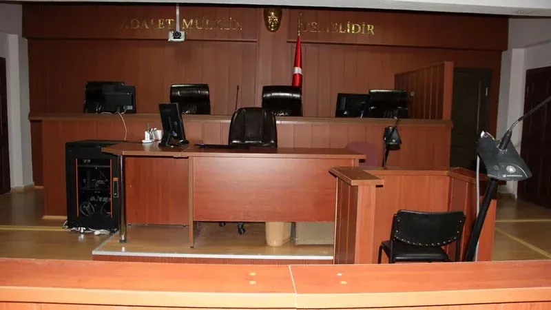 İBB yolsuzluk davasında duruşma yarına ertelendi