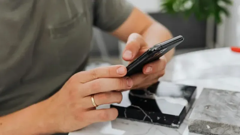 ‘Banka personeliyiz’ diyerek 1,5 milyon lira dolandırdılar