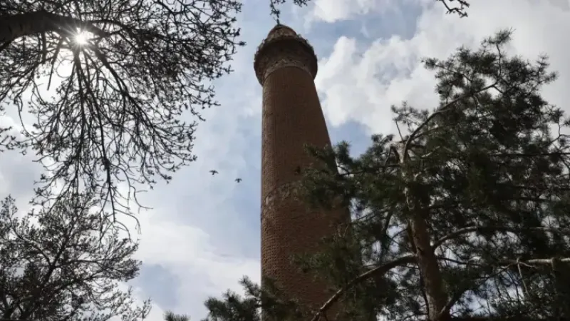 Eğik Minareli Sivas Ulu Cami Depreme Karşı Güçlendiriliyor