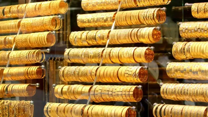 Küresel baskılar arttı: Altın fiyatları haftaya düşüşle başladı