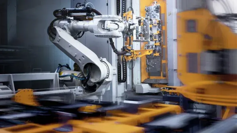 Sanayi üretimi şubatta hem aylık hem yıllık arttı