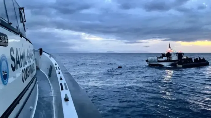 İzmir açıklarında 17 düzensiz göçmen kurtarıldı