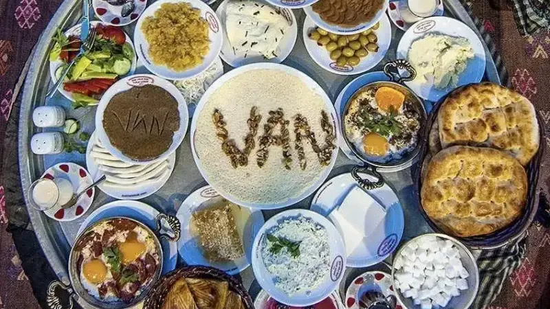 Dünya Kahvaltı Günü'nde Binlerce Kişi Van Sofrasında Buluştu