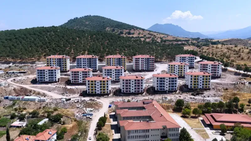 Bakan Kurum: Sındırgı’da deprem konutlarında son aşamaya gelindi