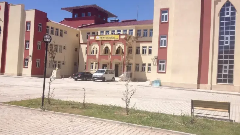 Bingöl’de okul pansiyonunda asansör kazası: Bir öğrenci yaralandı