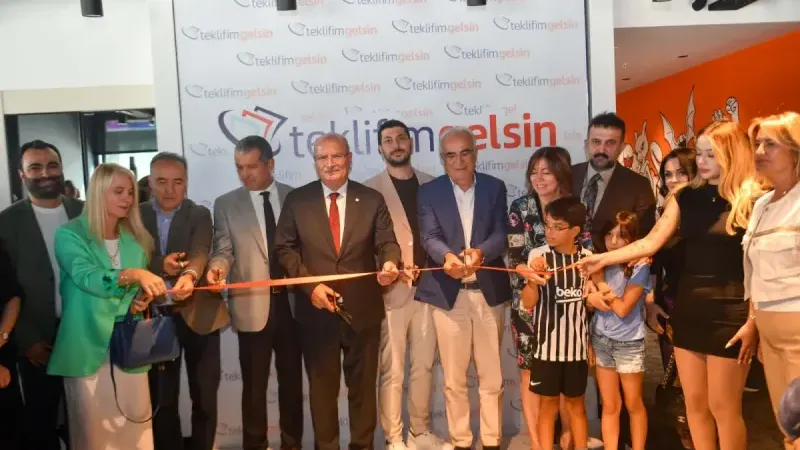 Halil İbrahim Yılmaz, Teklifim Gelsin’in yeni ofisinin açılışına katıldı